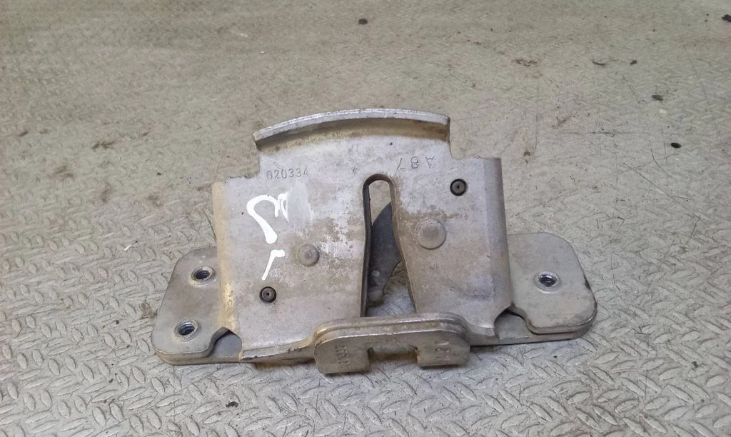 Sliding door lock – Volkswagen Routan (2008-2014)