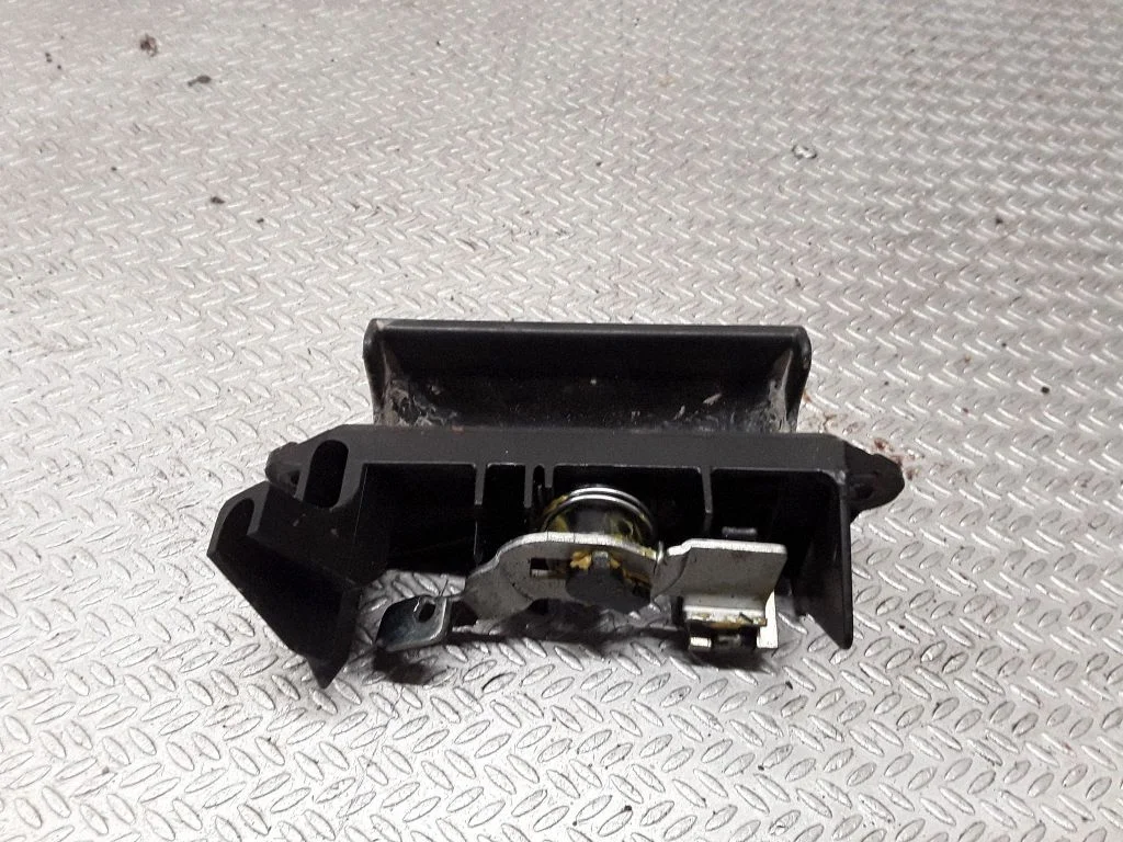 Laadimisukse välimine käepide – Toyota Corolla Verso E121 (2001-2004)