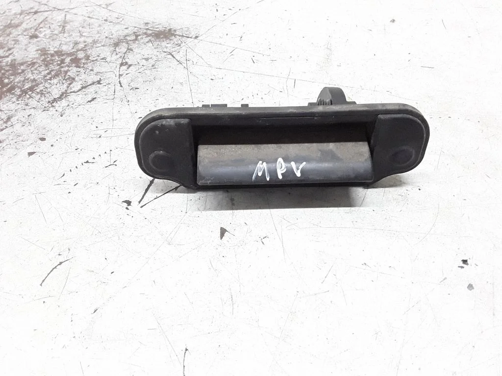 Loading door exterior handle