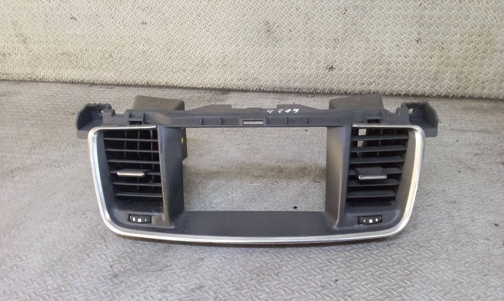 Dash center air vent grill – Peugeot 508 RXH (2011-2018)