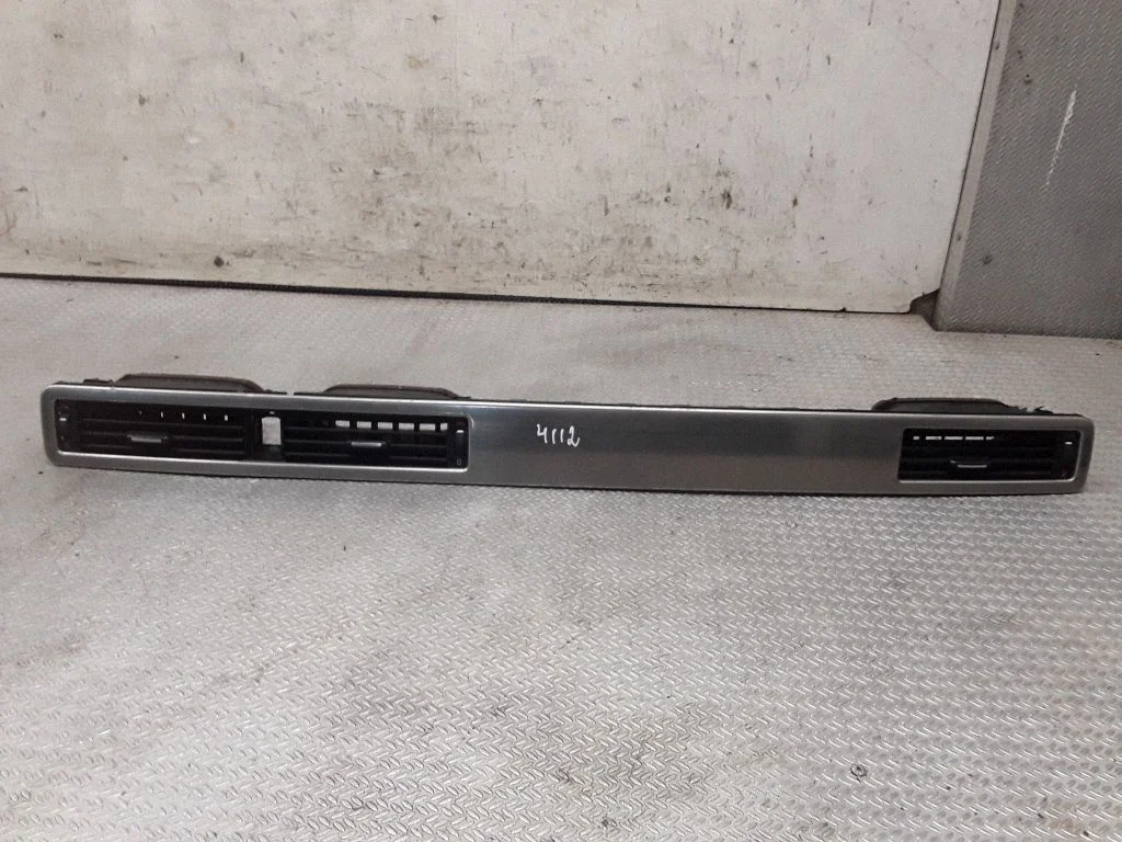 Armatuurlaua keskmine õhutusrest – Volvo S80 (2007-2013)
