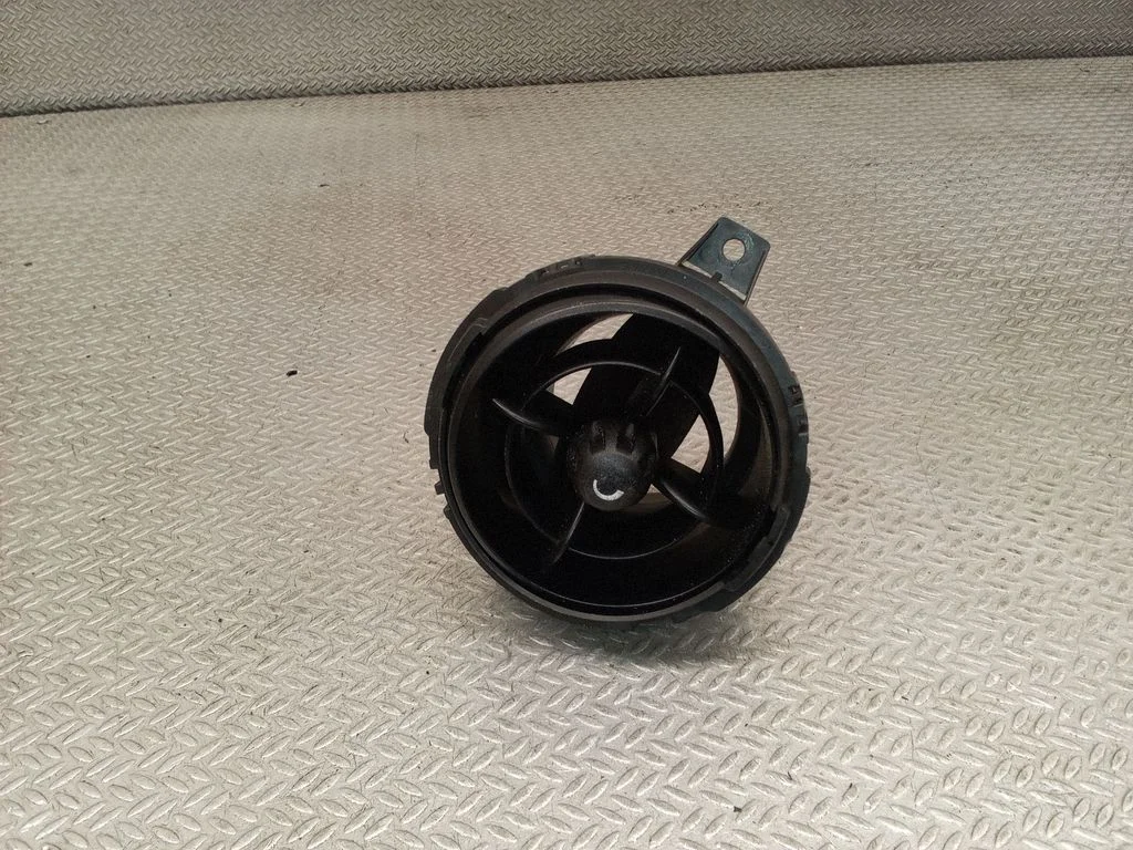 Dash center air vent grill – Mini One - Cooper Coupe R56 (2005-2014)