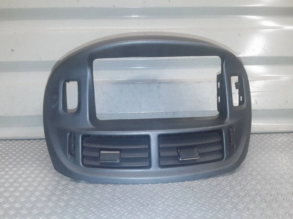 Dash center air vent grill – Toyota Previa (XR30, XR40) II (2000-2006)
