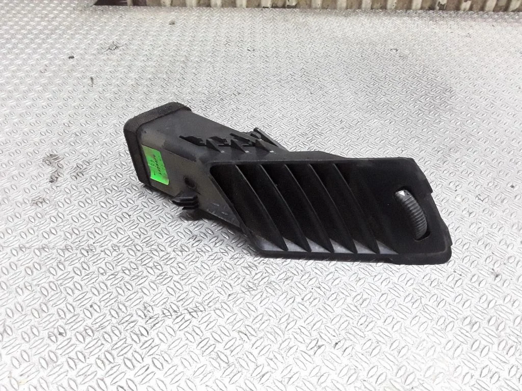 Dash center air vent grill – Mercedes-Benz Sprinter W906 (2006-2018)
