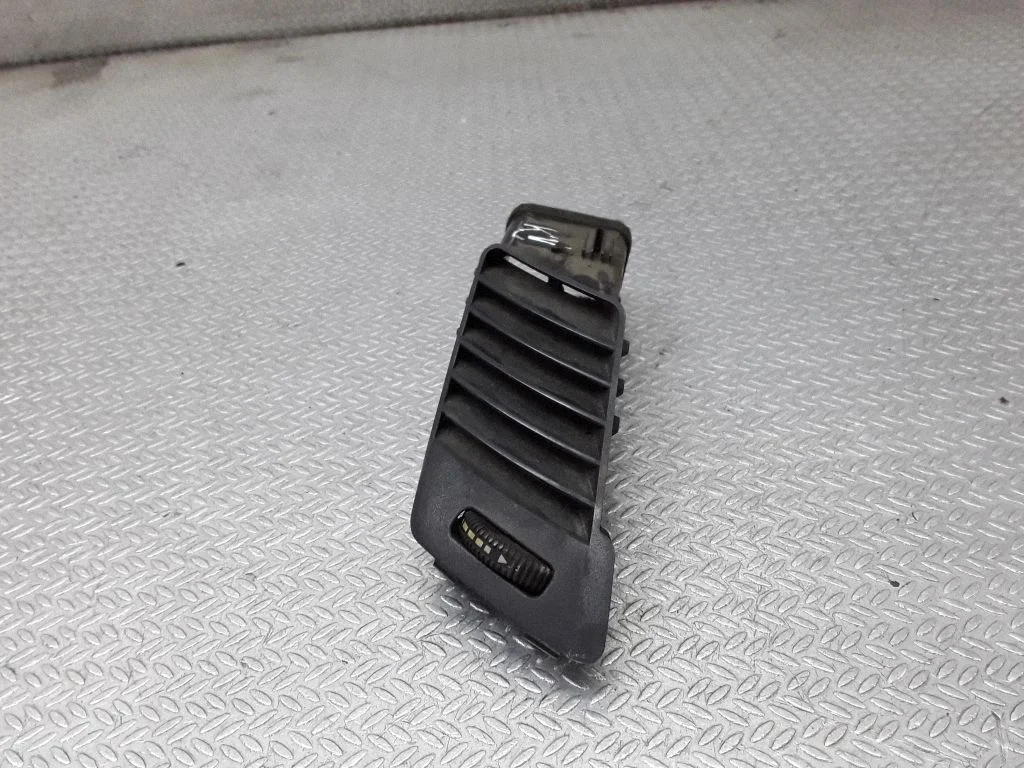 Dash center air vent grill – Mercedes-Benz Sprinter W906 (2006-2018)