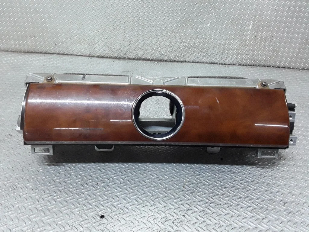 Armatuurlaua keskmine õhutusrest – Volkswagen Phaeton (2002-2016)