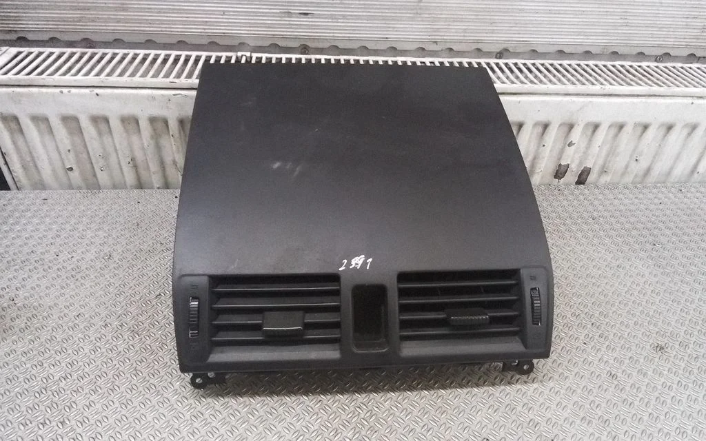 Armatuurlaua keskmine õhutusrest – Mazda 3 I (2003-2006)