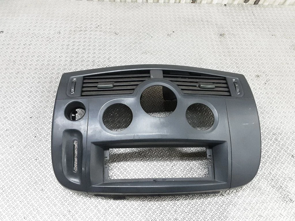 Dash center air vent grill – Renault Megane II (2002-2005)