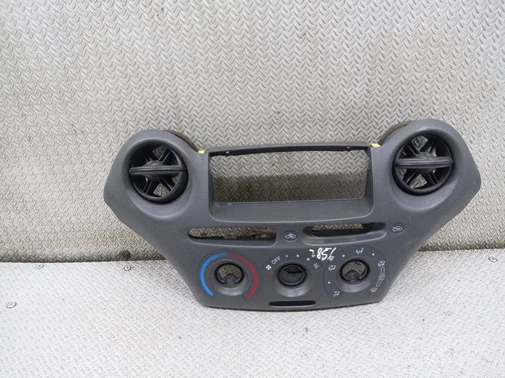 Armatuurlaua keskmine õhutusrest – Toyota Yaris Verso (1999-2005)