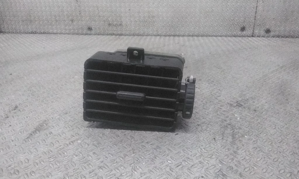 Dash center air vent grill – Nissan Almera N16 (2000-2010)