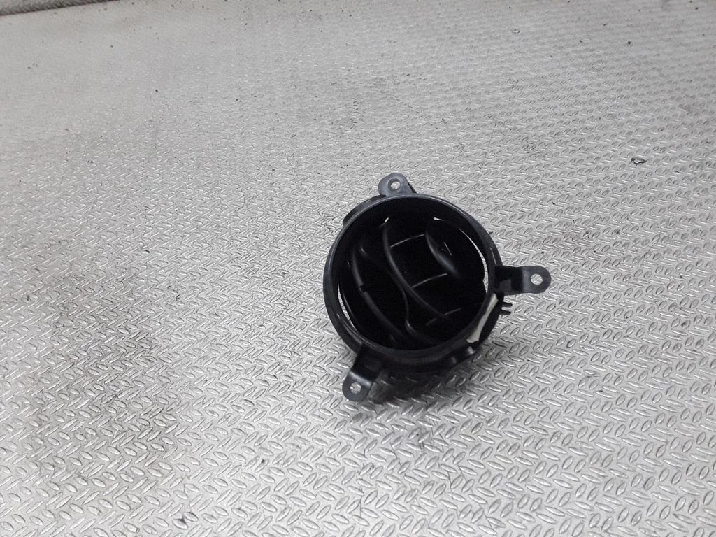 Dash center air vent grill – Ford Fusion (2002-2005)