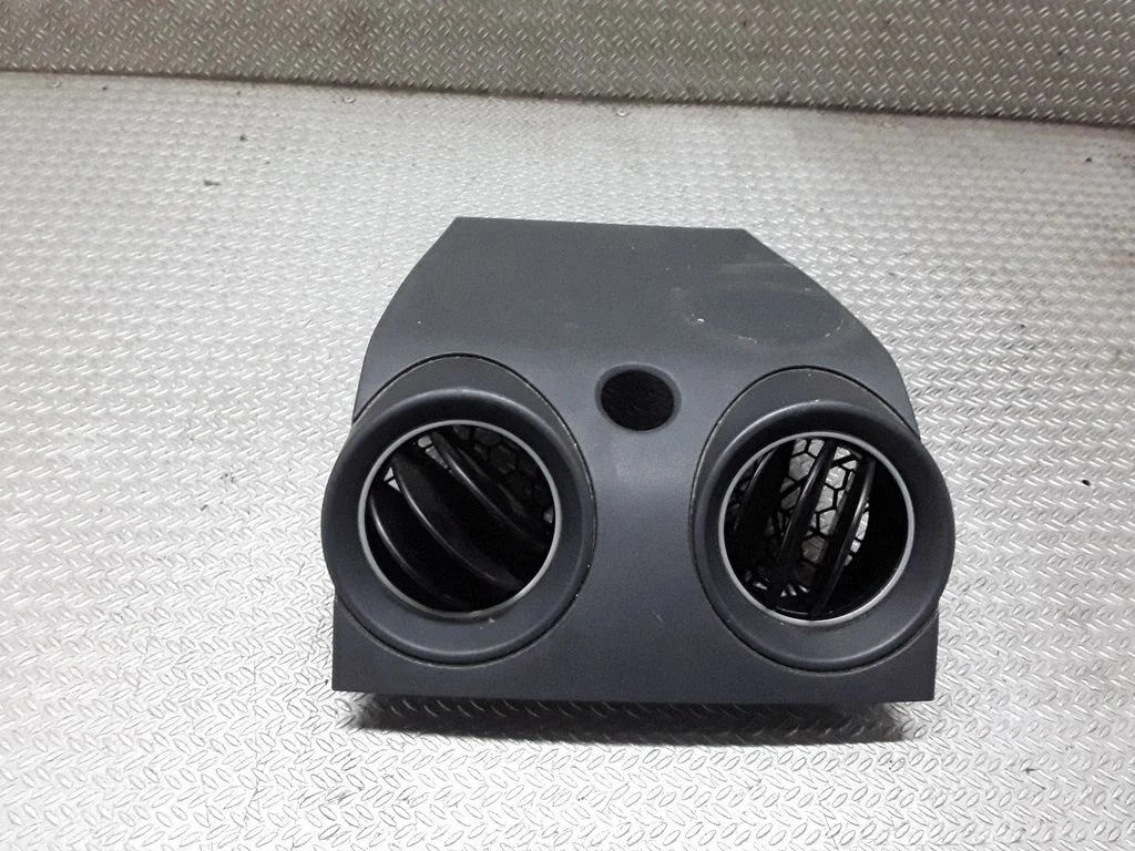 Dash center air vent grill – Mitsubishi Colt CZ3 (2006-2009)