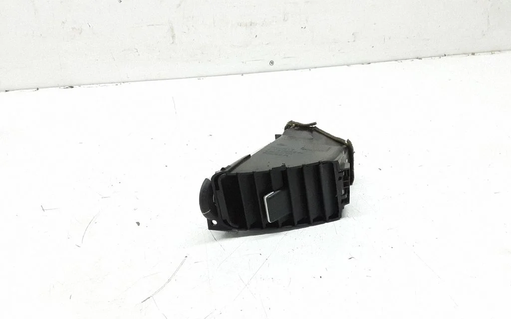 Dash center air vent grill – Nissan Primera (2002-2007)