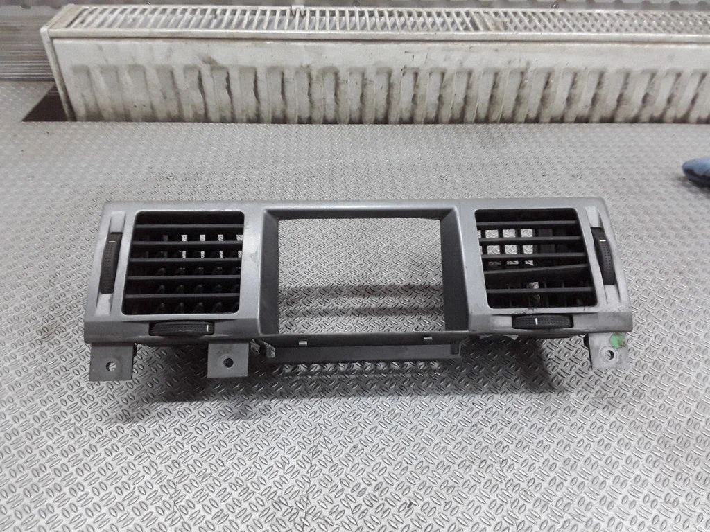 Dash center air vent grill – Opel Vectra C (2002-2005)