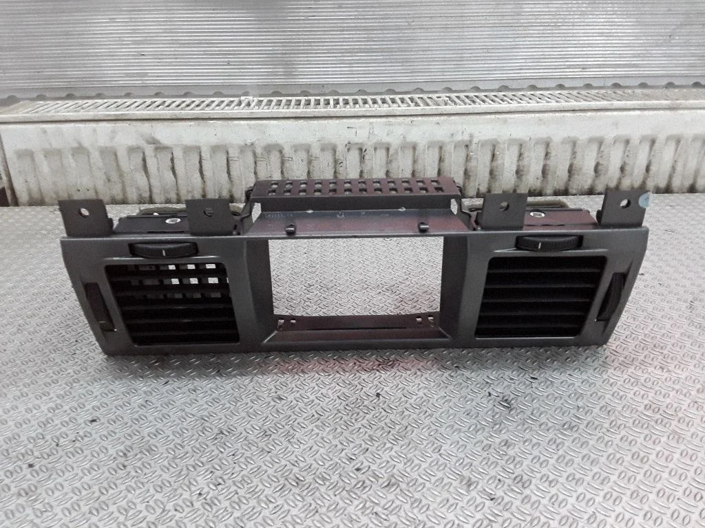 Dash center air vent grill – Opel Vectra C (2002-2005)