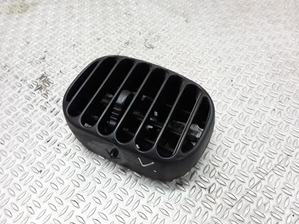Armatuurlaua keskmine õhutusrest – Hyundai H-1, Starex, Satellite (1997-2008)