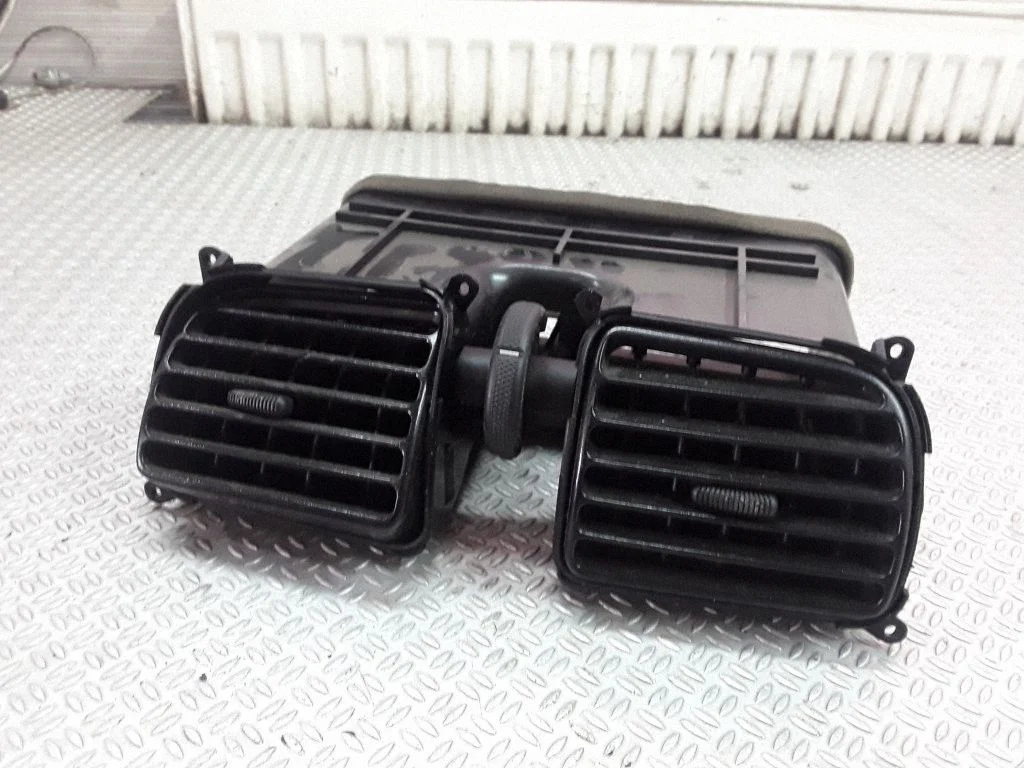 Centrālās gaisa restītes MR456712 – Mitsubishi Space Star (1998-2005)