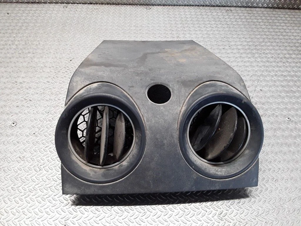 Dash center air vent grill – Mitsubishi Colt CZ3 (2006-2009)