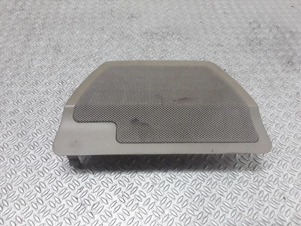 Armatuurlaua keskkõlari kate – BMW 7-seeria E65 E66 (2001-2008)