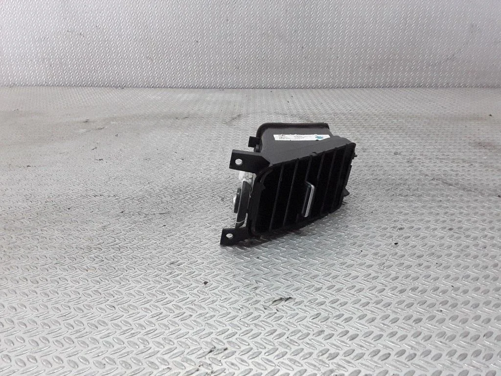 Dash center air vent grill – Nissan Primera (2002-2007)