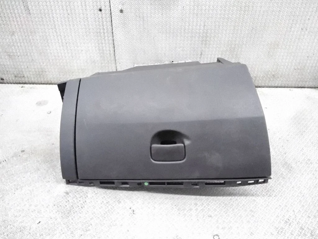 Schowek pasażera – Renault Clio III (2005-2012)
