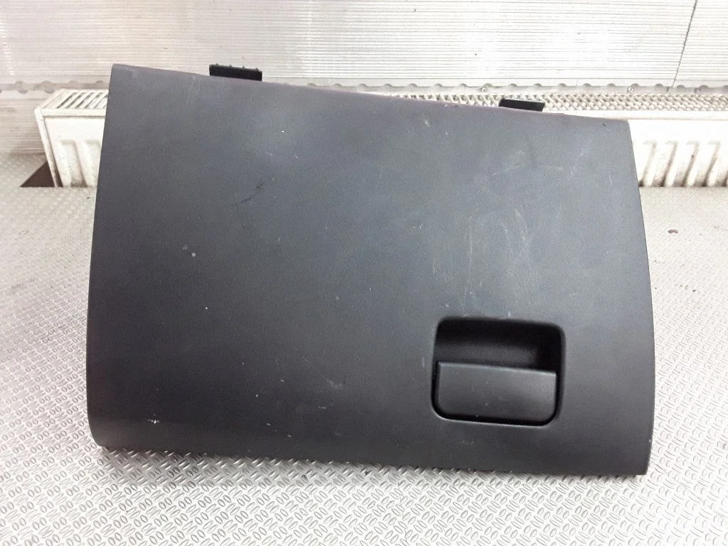 Glove box – Mitsubishi Lancer Evolution X (2008-2014)