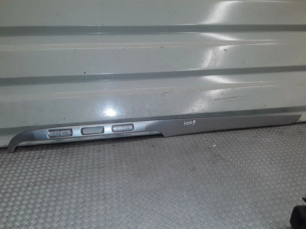 Dashboard glove box trim – Ford S-MAX (2006-2015)