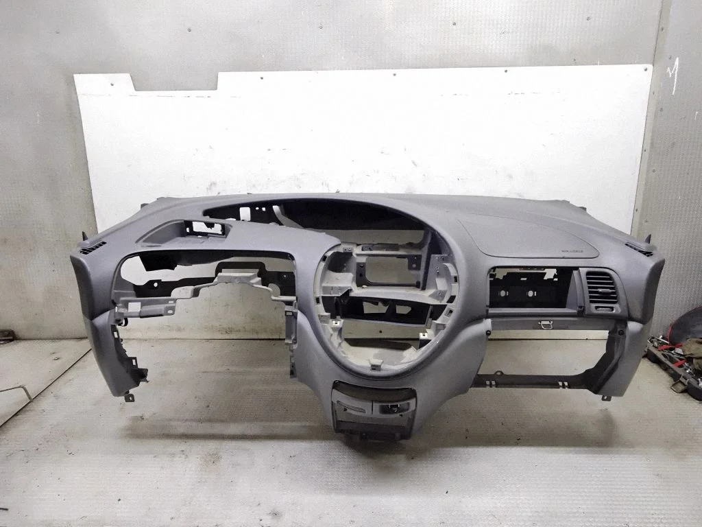Dashboard – Toyota Previa (XR30, XR40) II (2000-2006)
