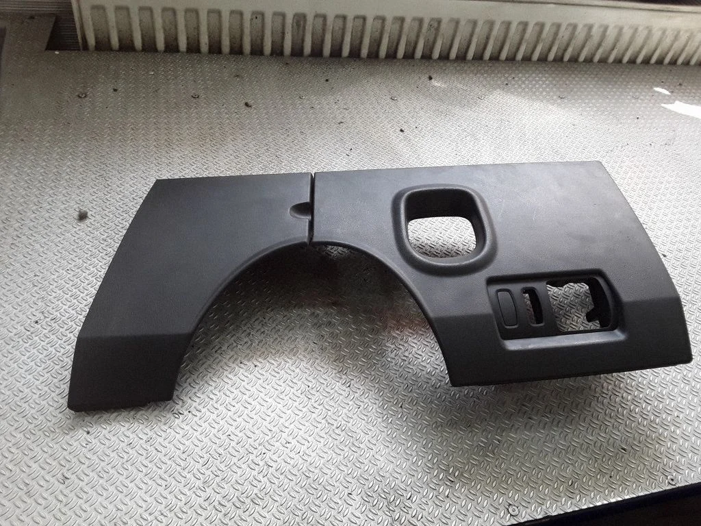 Dashboard lower bottom trim panel – Renault Megane II (2002-2005)