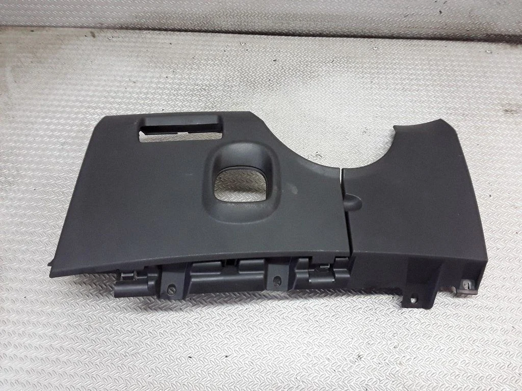 Dashboard lower bottom trim panel – Renault Megane II (2002-2005)