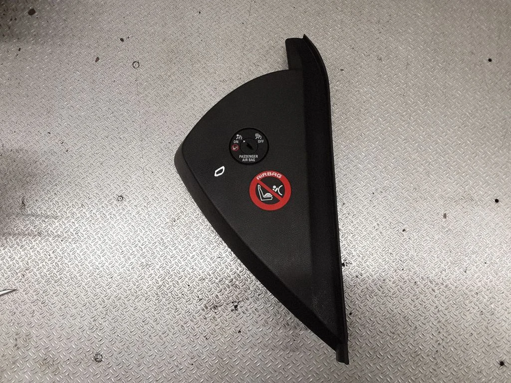 Dashboard side end trim – Opel Insignia A (2008-2017)