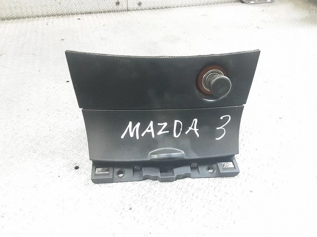 Car ashtray – Mazda 3 I (2003-2006)