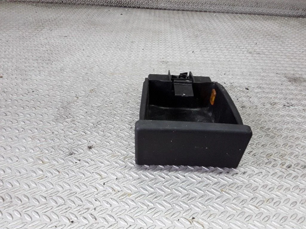 Car ashtray – Nissan Primera (2002-2007)