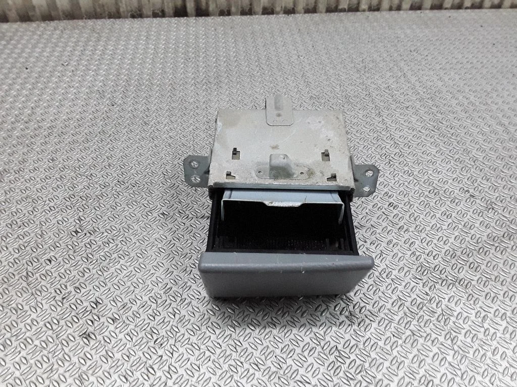 Car ashtray – Toyota Avensis Verso (2001-2009)