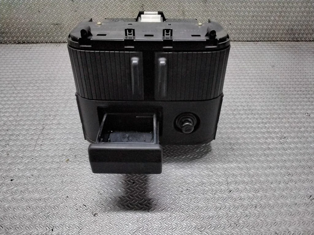 Pelnutrauks panelī – Nissan X-Trail T30 (2001-2007)