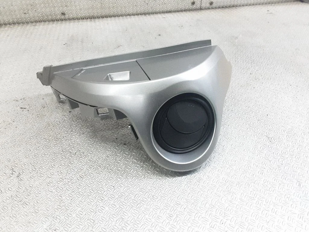 Dashboard side air vent grill/cover trim D65164961