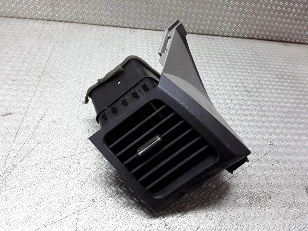 Dashboard side air vent grill/cover trim – Mitsubishi Grandis (2003-2011)