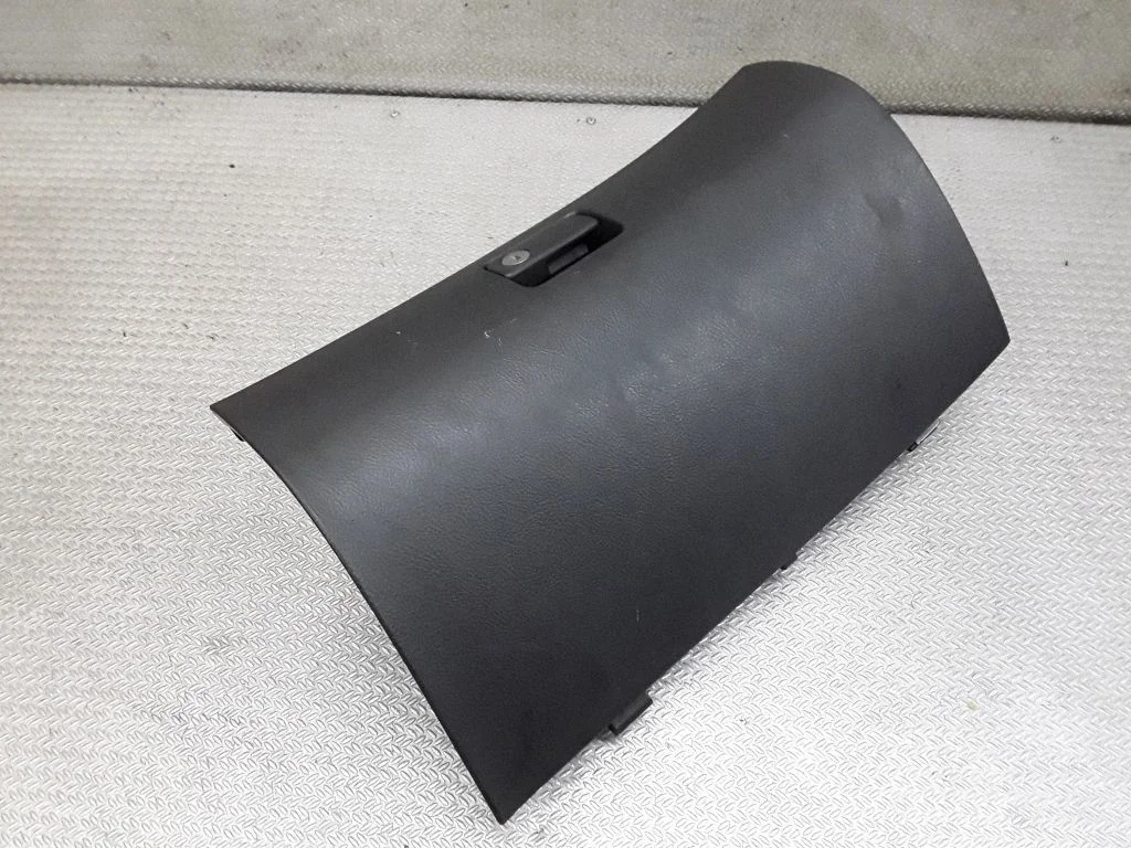 Glove box lid/cover – Toyota Avensis T250 (2003-2006)