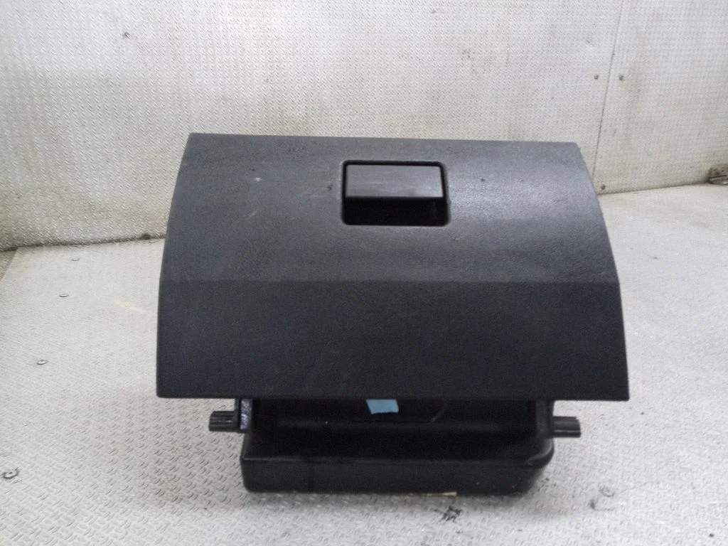 Glove box lid/cover – Ford Fiesta (2006-2008)