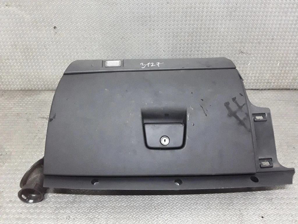 Cimdu nodalījuma komplekts – Volvo V50 (2004-2007)