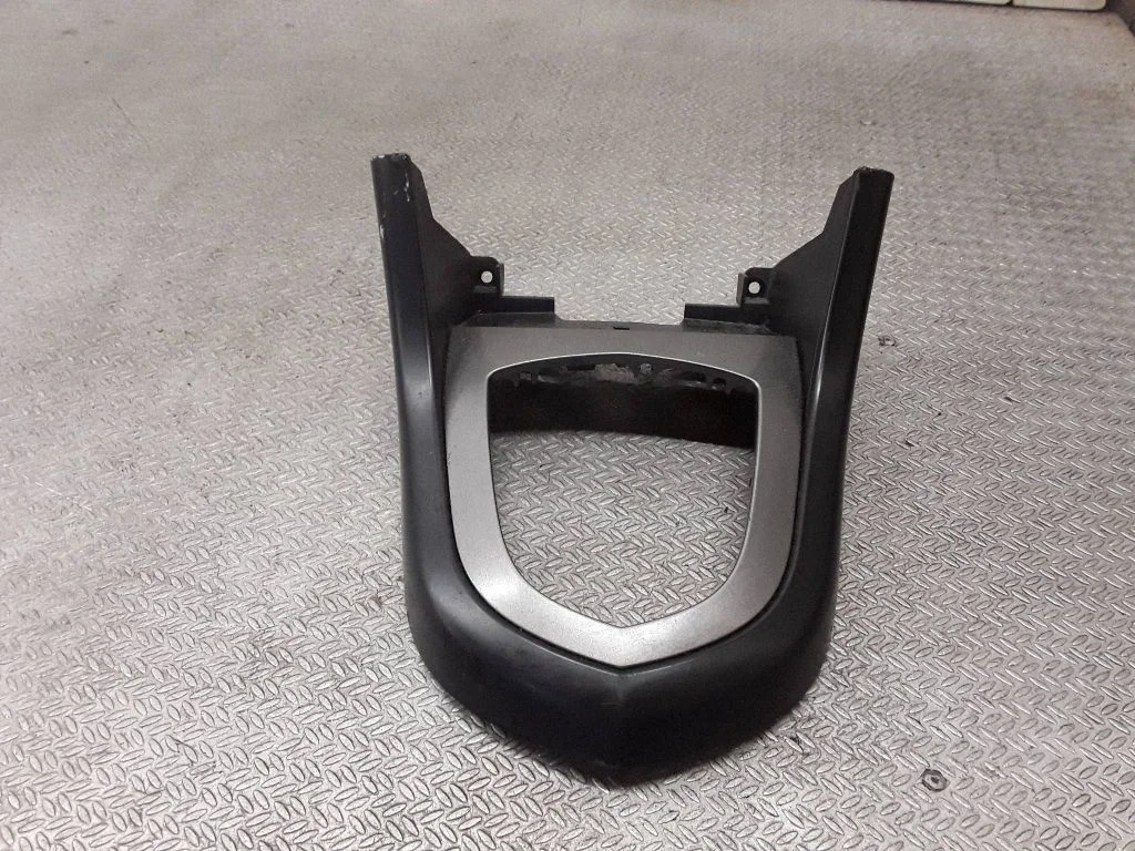 Pārnesumu pārslēga sviras apdare (plastmasas) – Peugeot 308 (2007-2013)