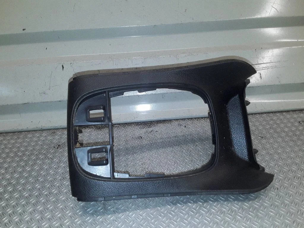 Käigukangi ümbrise viimistlus (plastik) – Opel Meriva A (2003-2010)
