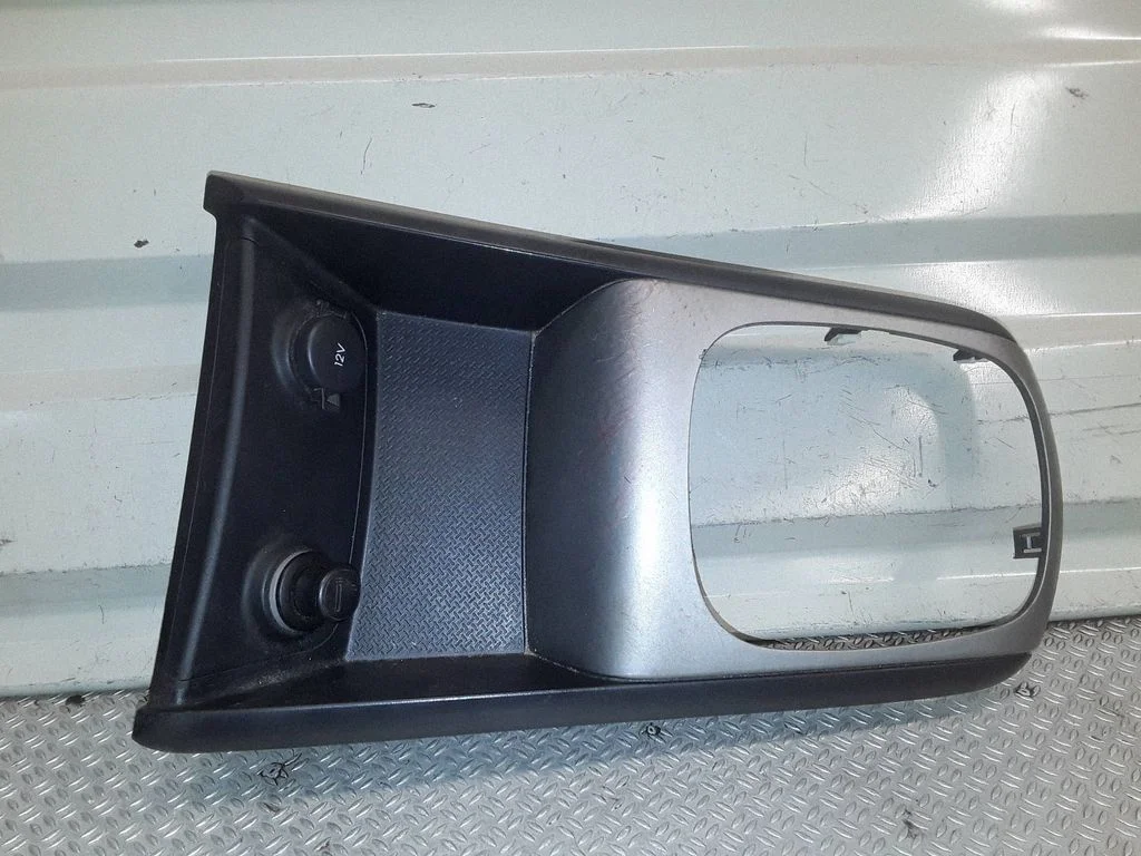 Ramka dźwigni zmiany biegów (plastikowa) – Hyundai i30 (2007-2012)