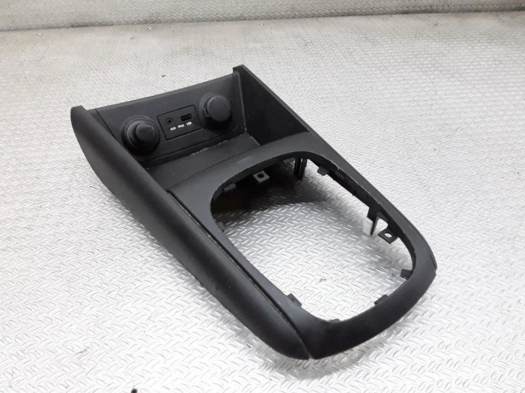 Ramka dźwigni zmiany biegów (plastikowa) – Hyundai i30 (2007-2012)