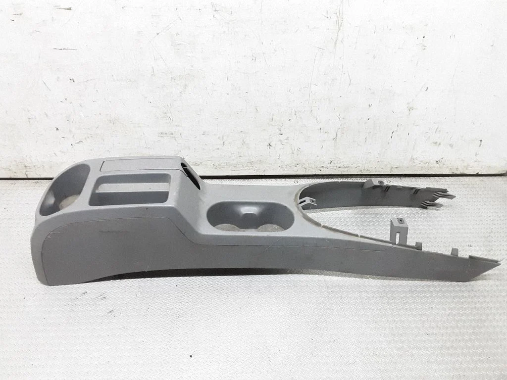Center console – Volkswagen Caddy (2004-2010)