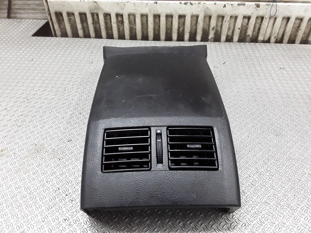 Rear air vent grill 969307Y000