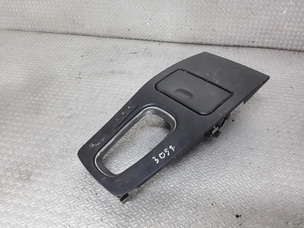 Ashtray (front) – Peugeot 406 (1996-1999)