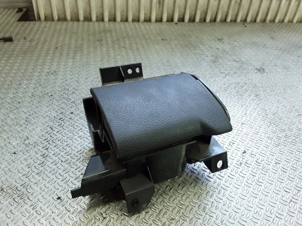 Ashtray (front) – Nissan X-Trail T30 (2001-2007)
