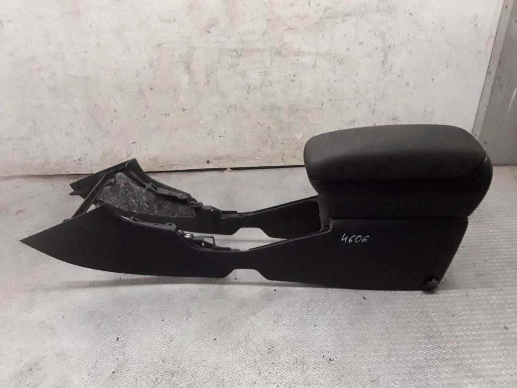 Armrest – Toyota Avensis T250 (2006-2009)