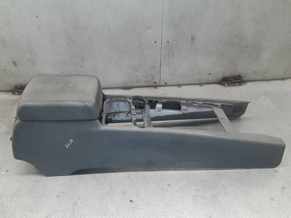 Armrest – Volkswagen Touareg I (2002-2010)